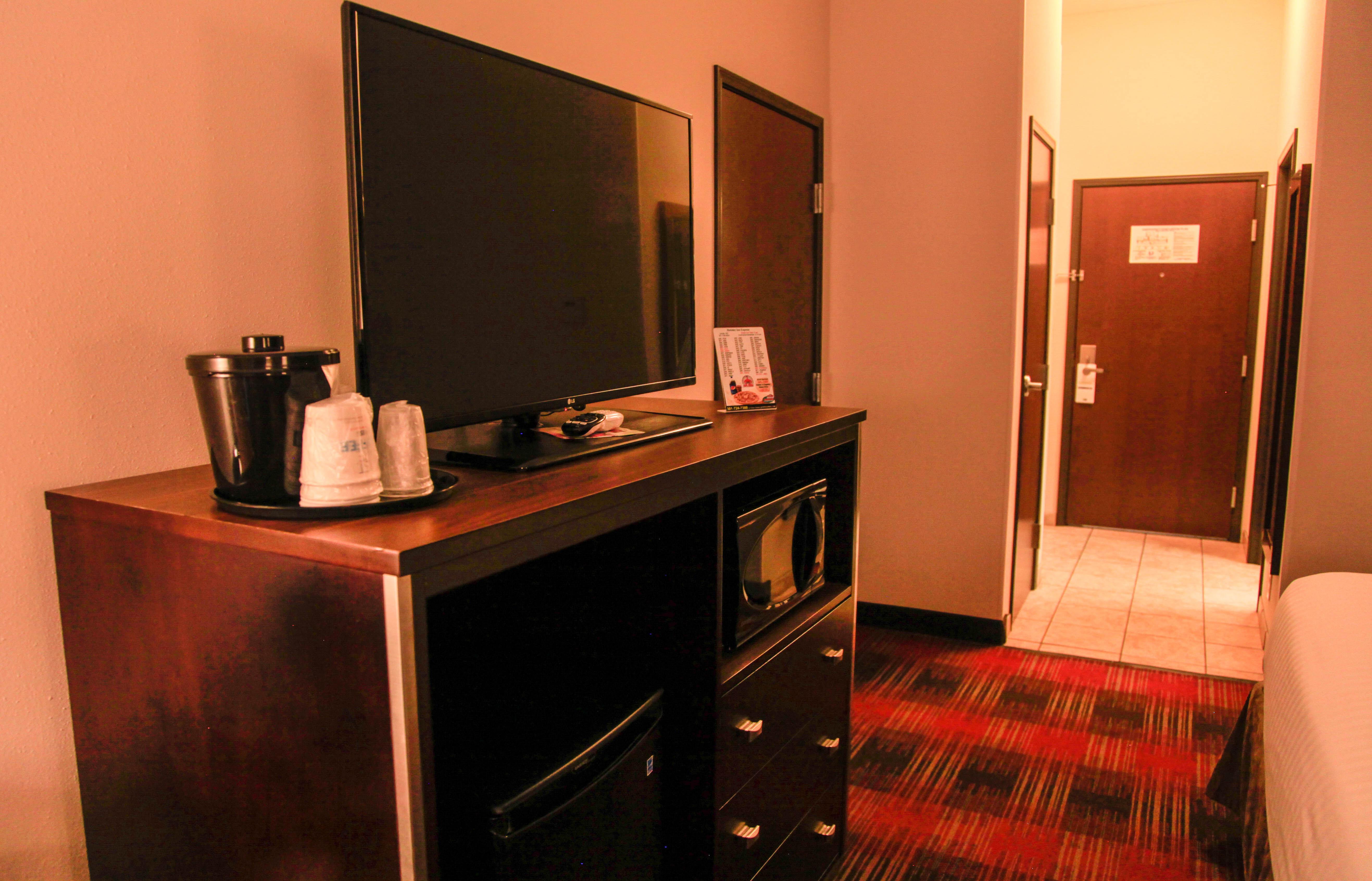 Holiday Inn Express & Suites Cumberland - La Vale By Ihg Экстерьер фото