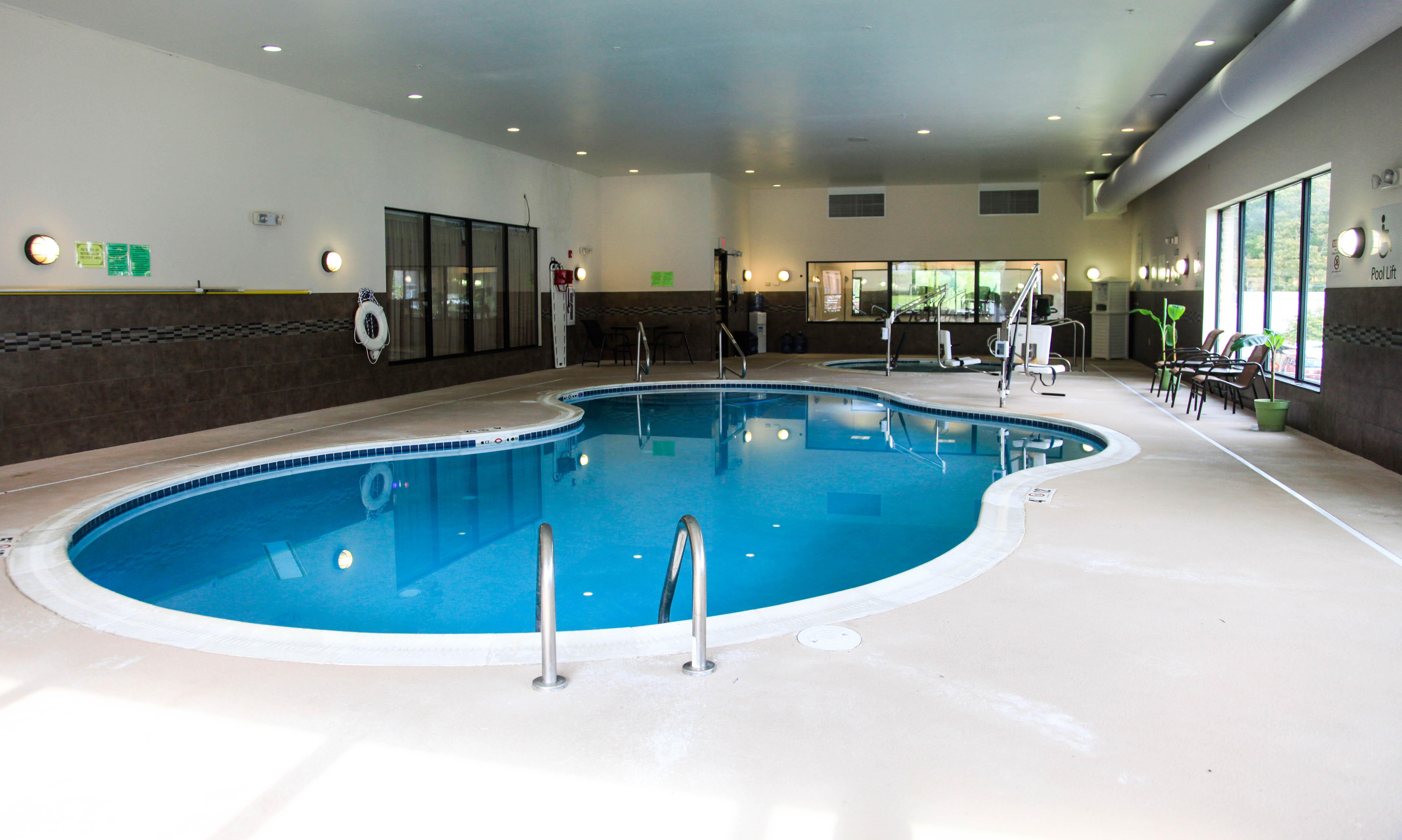 Holiday Inn Express & Suites Cumberland - La Vale By Ihg Экстерьер фото