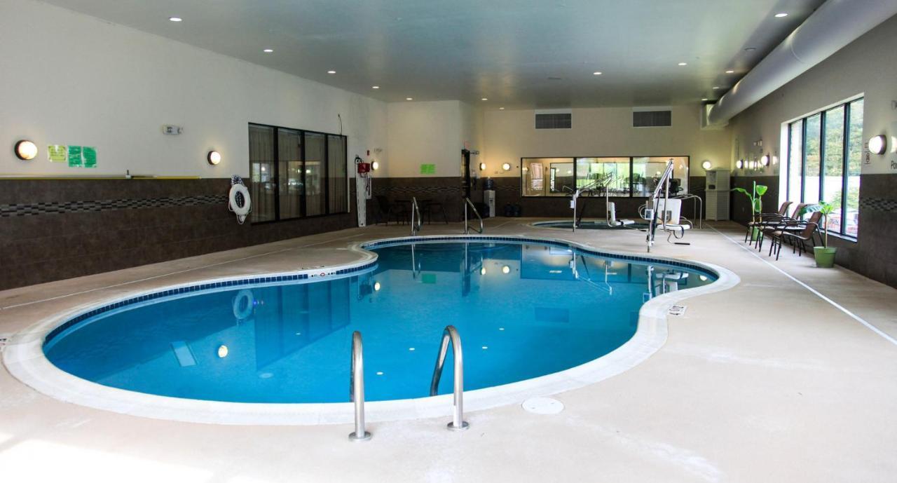 Holiday Inn Express & Suites Cumberland - La Vale By Ihg Экстерьер фото