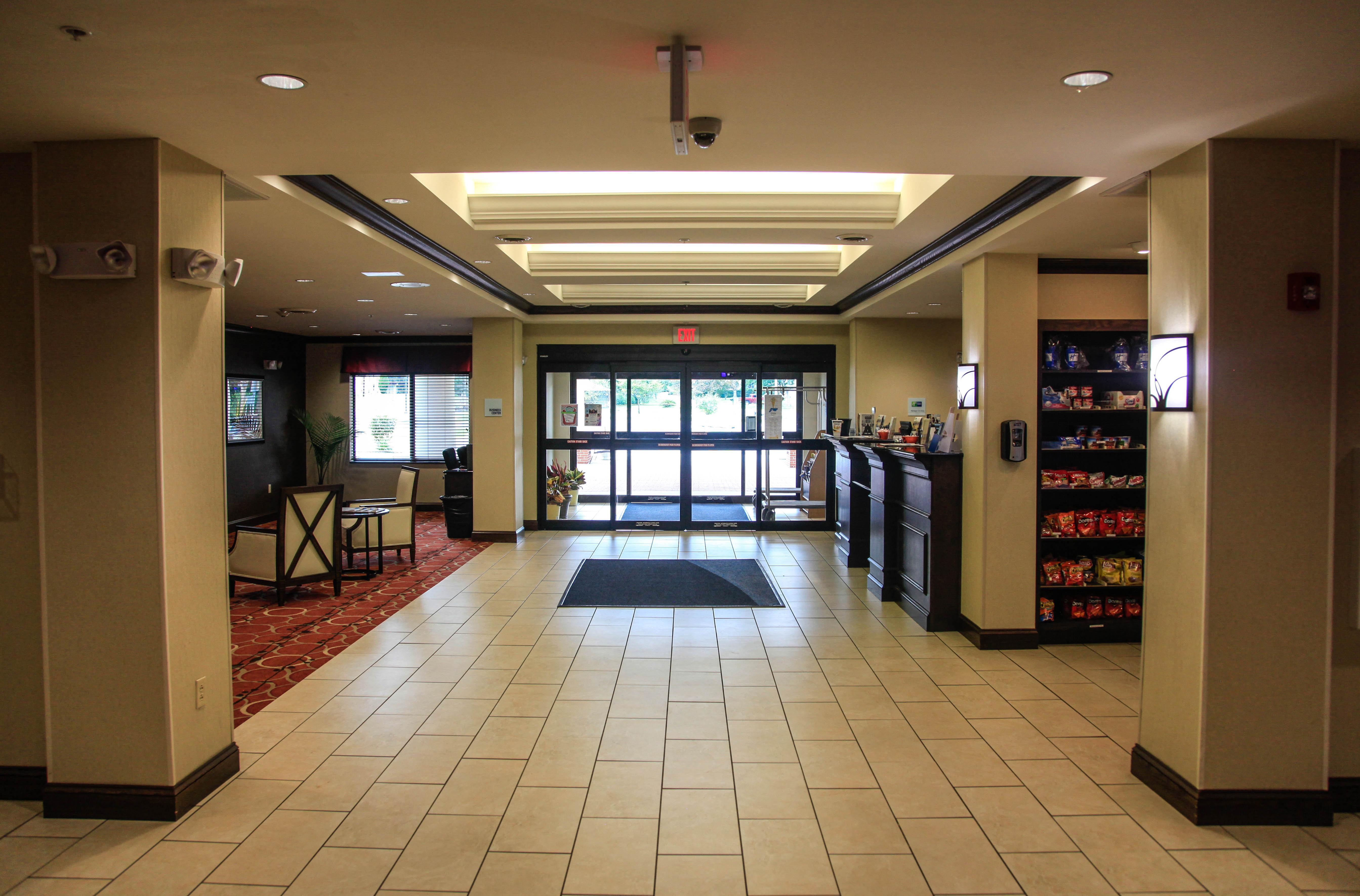 Holiday Inn Express & Suites Cumberland - La Vale By Ihg Экстерьер фото