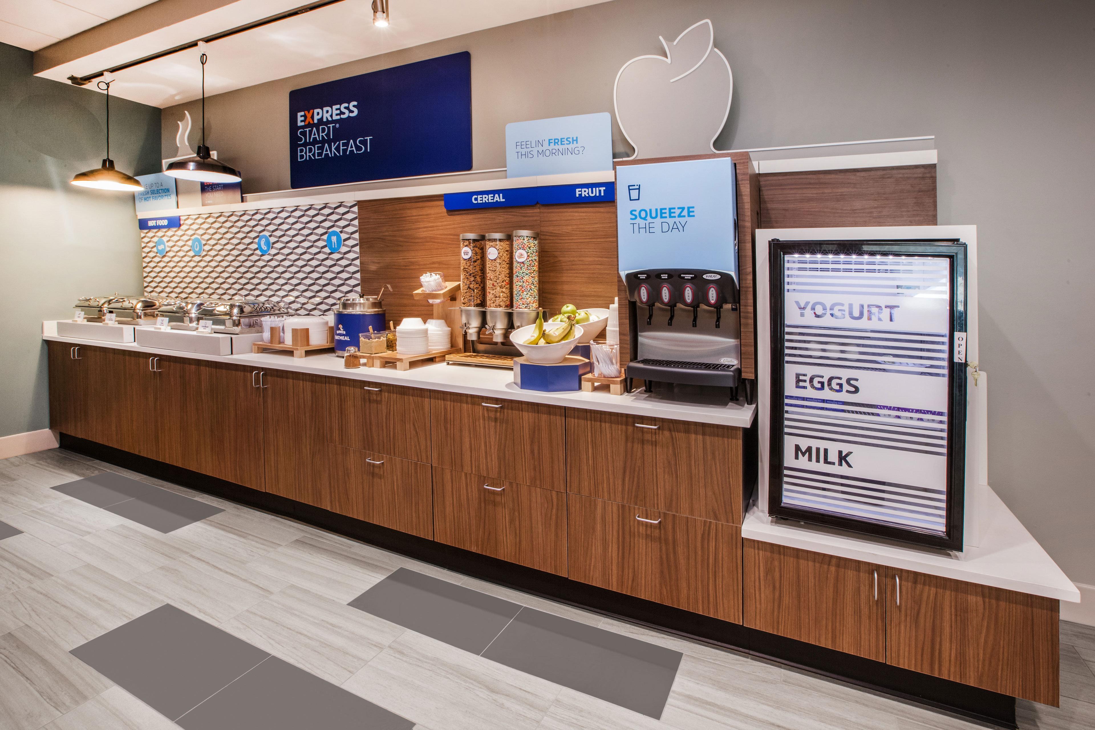 Holiday Inn Express & Suites Cumberland - La Vale By Ihg Экстерьер фото