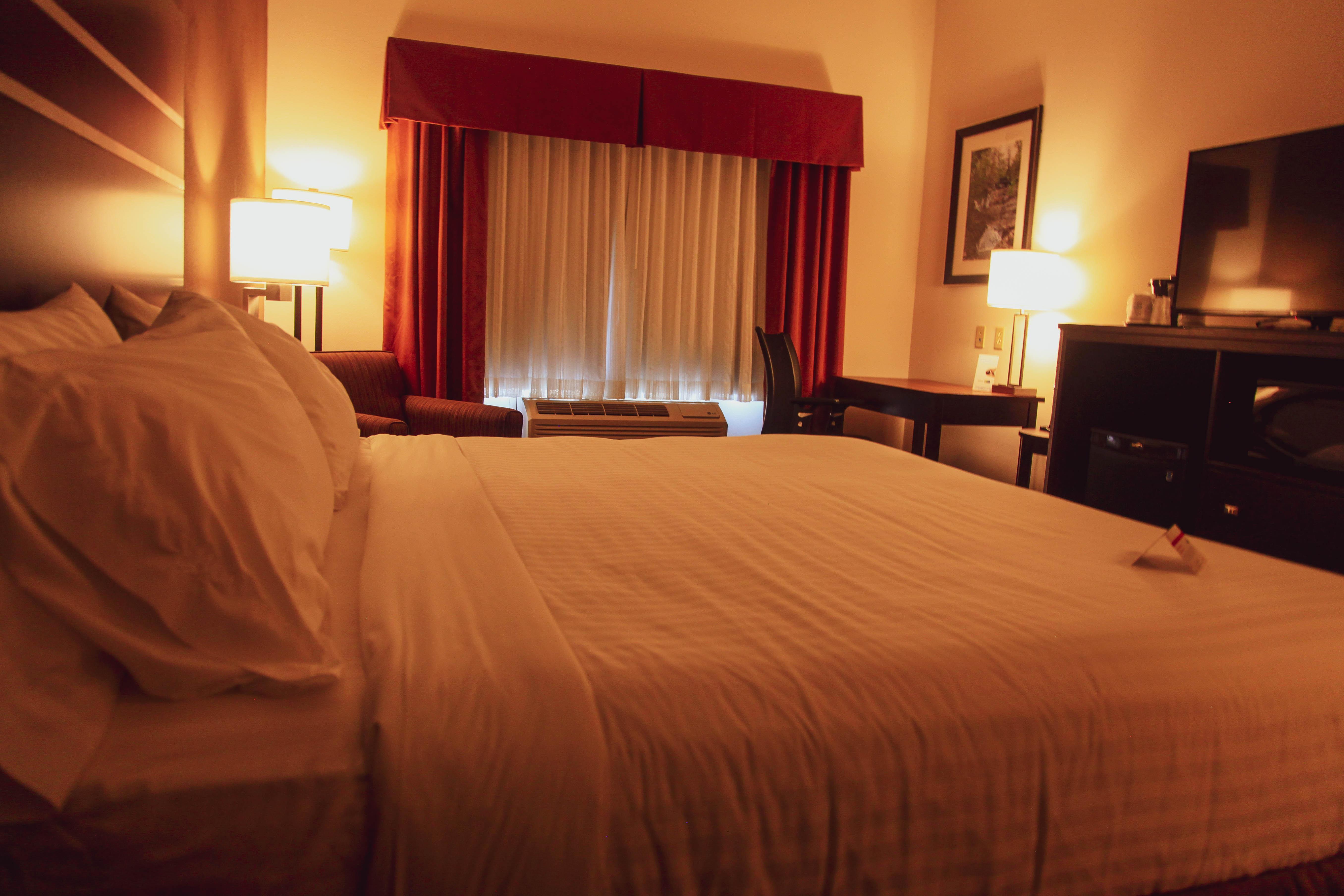 Holiday Inn Express & Suites Cumberland - La Vale By Ihg Экстерьер фото