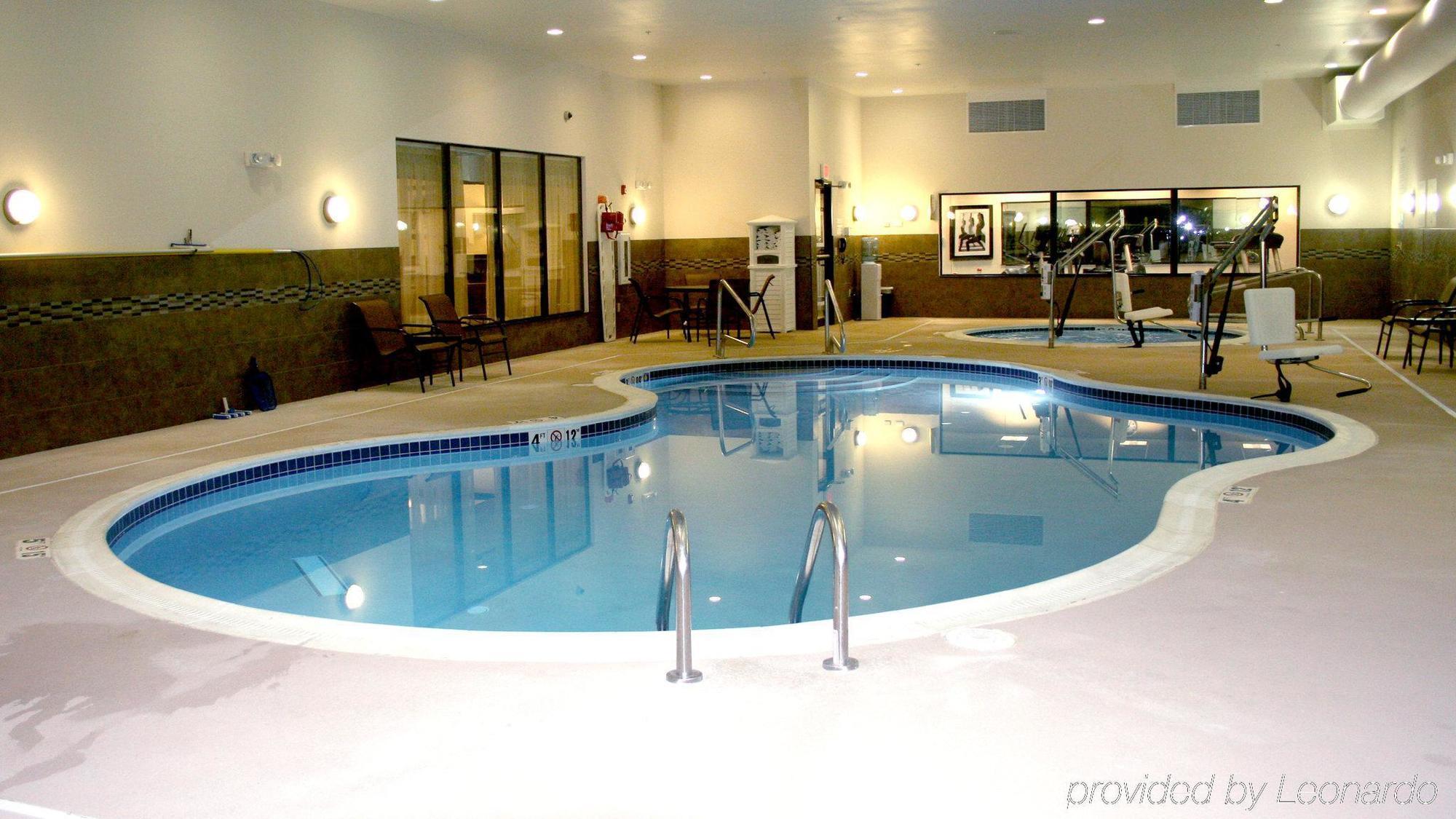 Holiday Inn Express & Suites Cumberland - La Vale By Ihg Экстерьер фото